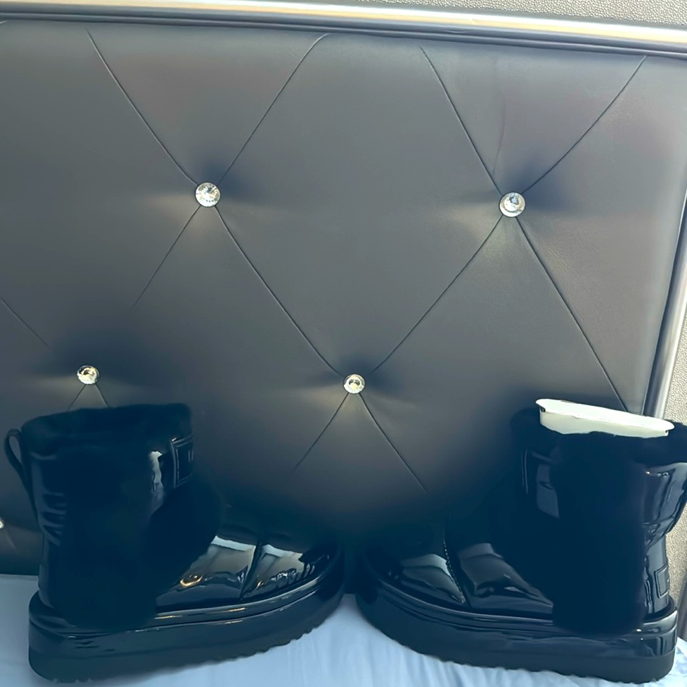 Brand new Ugg Classic Chillapeak shine Winter boot BRAND NEW